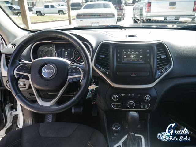 Jeep Cherokee photo 7