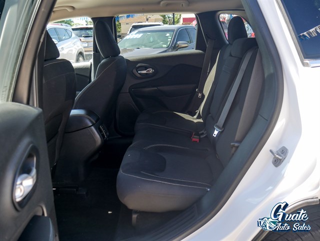Jeep Cherokee photo 9