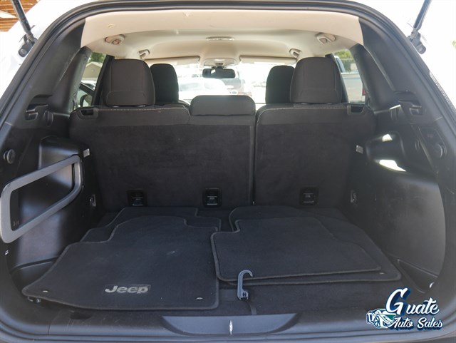 Jeep Cherokee photo 12