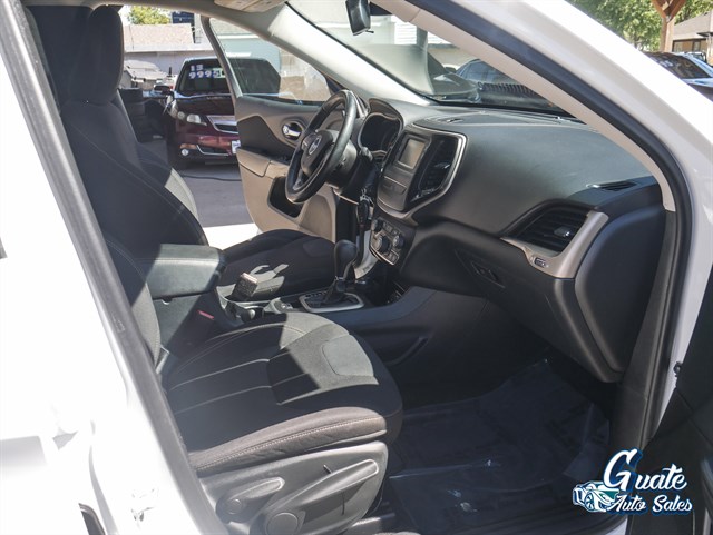 Jeep Cherokee photo 16
