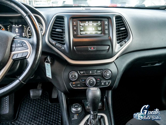 Jeep Cherokee photo 8