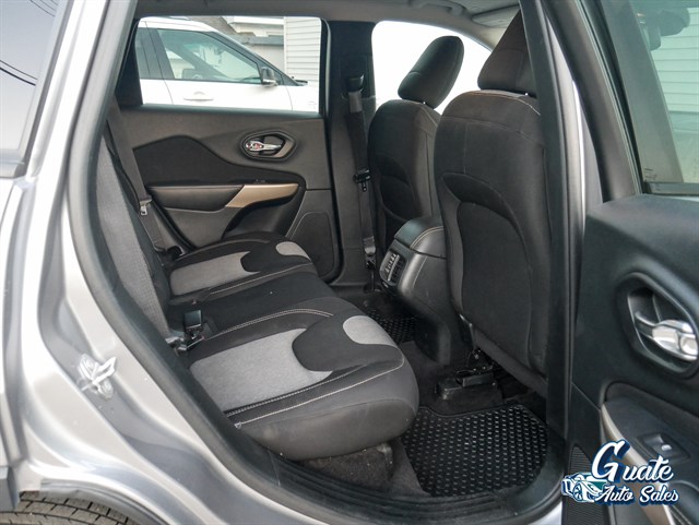 Jeep Cherokee photo 16