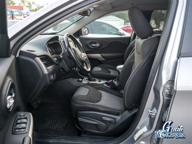 Jeep Cherokee photo 5