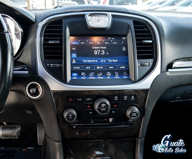 Chrysler 300 photo 8