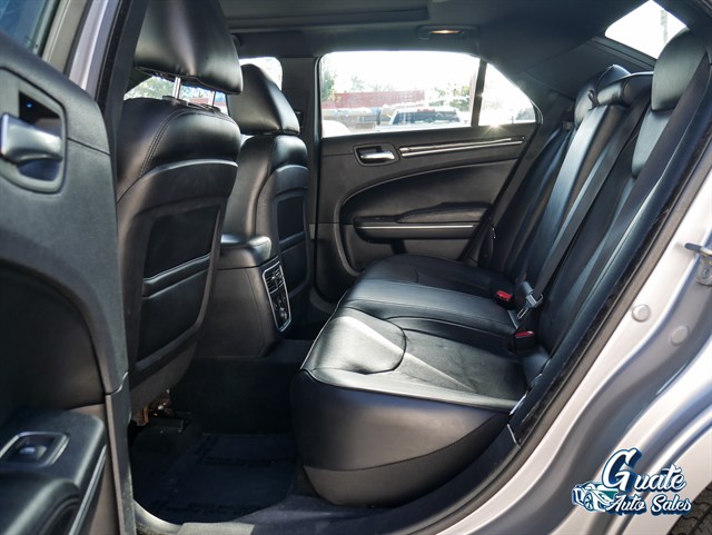 Chrysler 300 photo 10