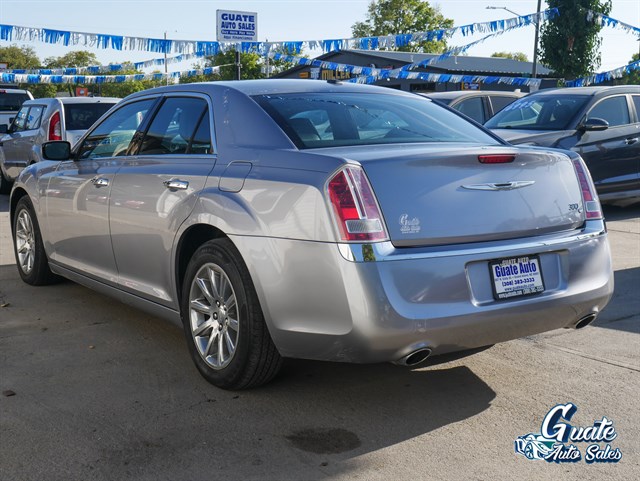 Chrysler 300 photo 11