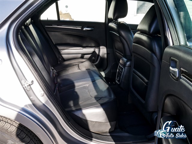 Chrysler 300 photo 15