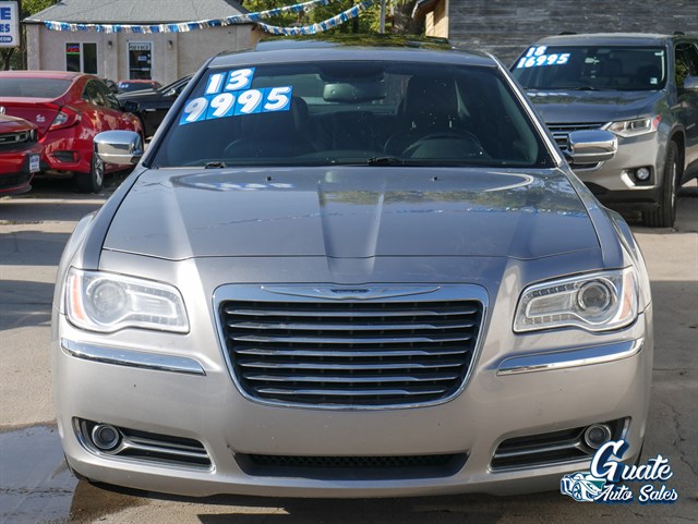 Chrysler 300 photo 2