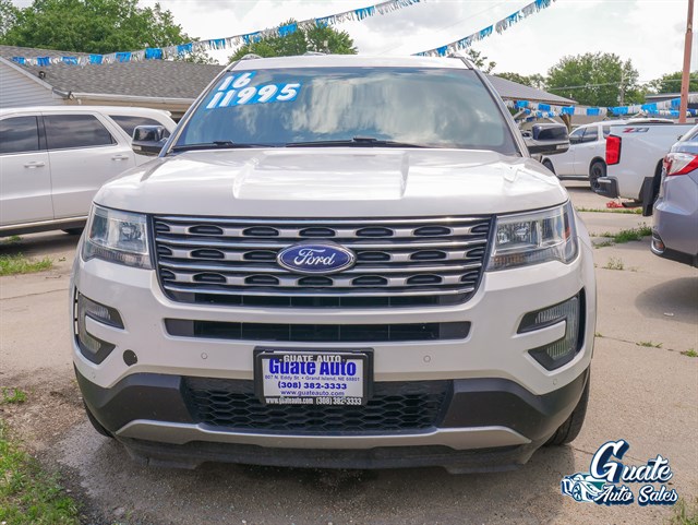 Ford Explorer photo 2