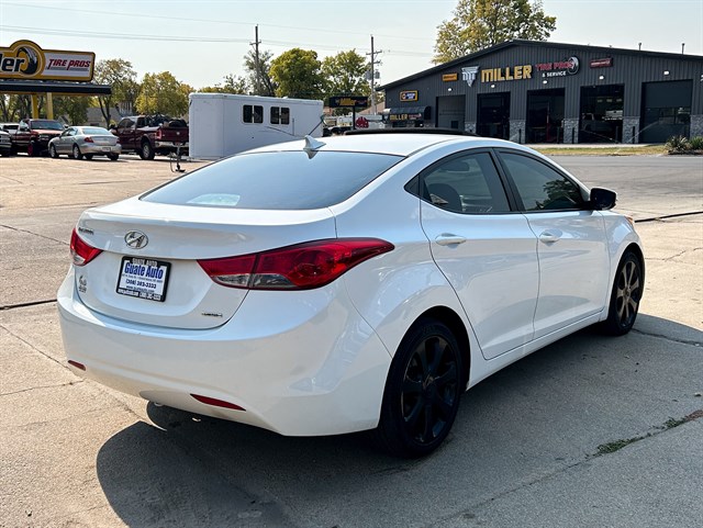Hyundai Elantra photo 11
