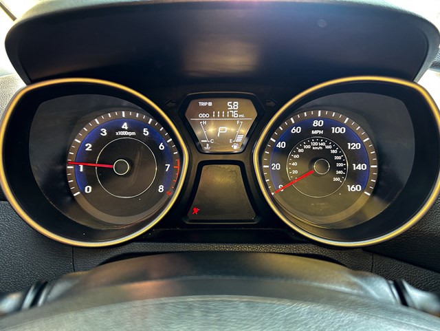 Hyundai Elantra photo 6
