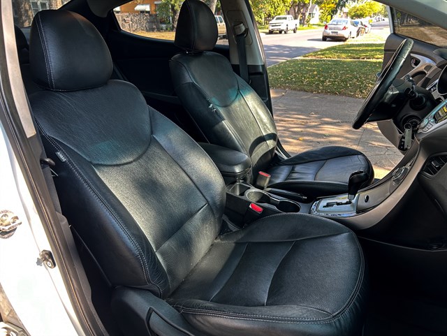 Hyundai Elantra photo 15