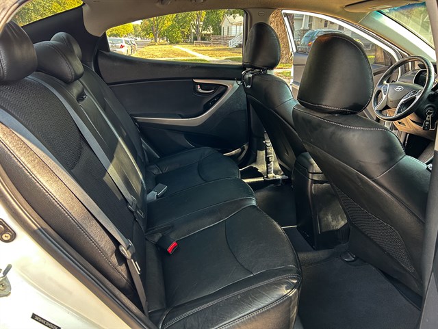 Hyundai Elantra photo 16