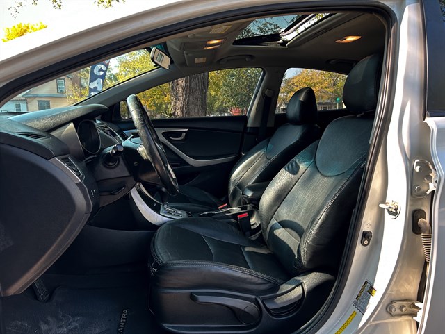 Hyundai Elantra photo 13