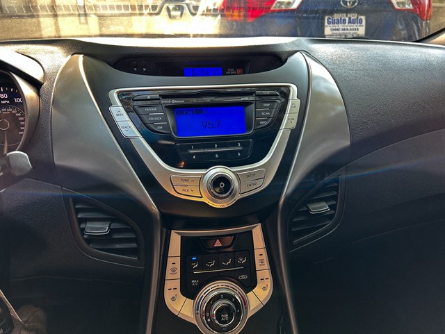 Hyundai Elantra photo 7