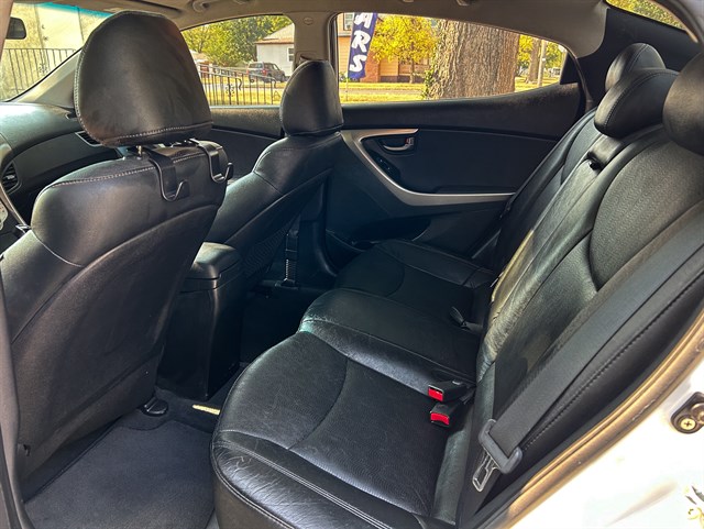 Hyundai Elantra photo 14