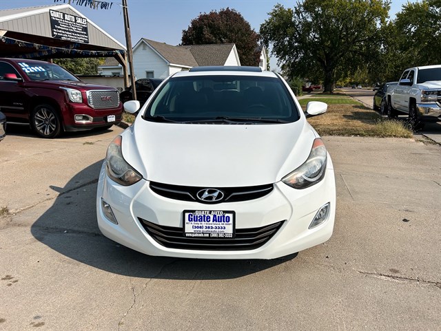 Hyundai Elantra photo 2