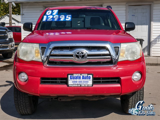 Toyota Tacoma photo 2