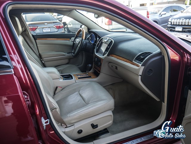 Chrysler 300 photo 13