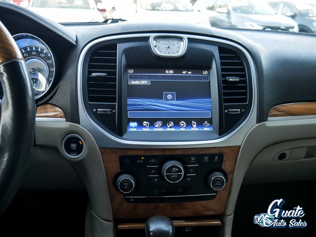 Chrysler 300 photo 7