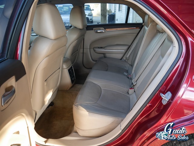 Chrysler 300 photo 8