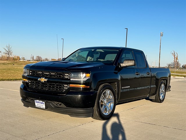 Chevrolet Silverado photo 3