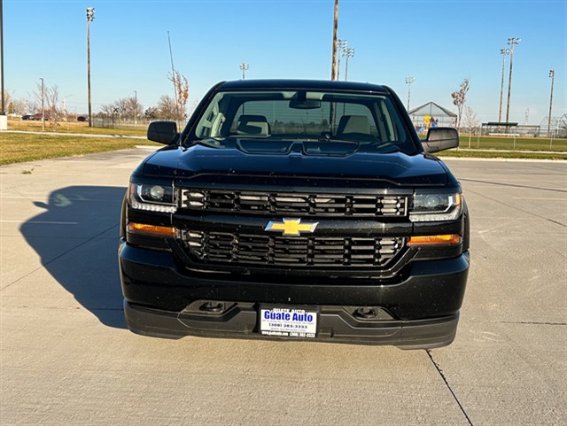Chevrolet Silverado photo 2