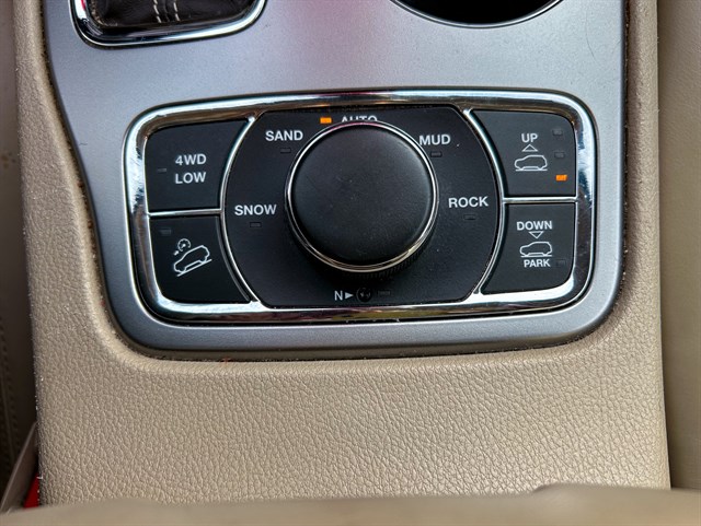 Jeep Grand Cherokee photo 12