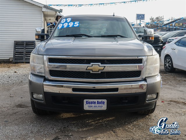 Chevrolet Silverado photo 2
