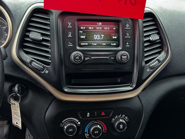 Jeep Cherokee photo 7
