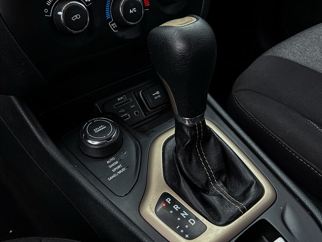 Jeep Cherokee photo 6