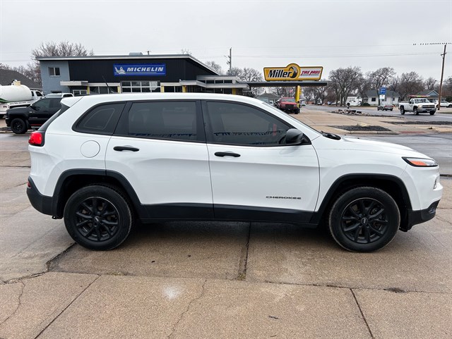 Jeep Cherokee photo 12