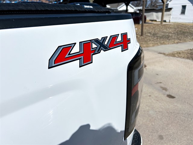 Chevrolet Silverado photo 16