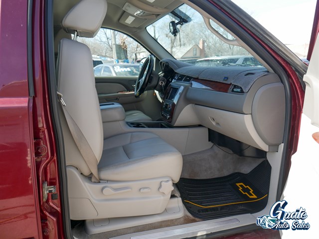 Chevrolet Suburban photo 16