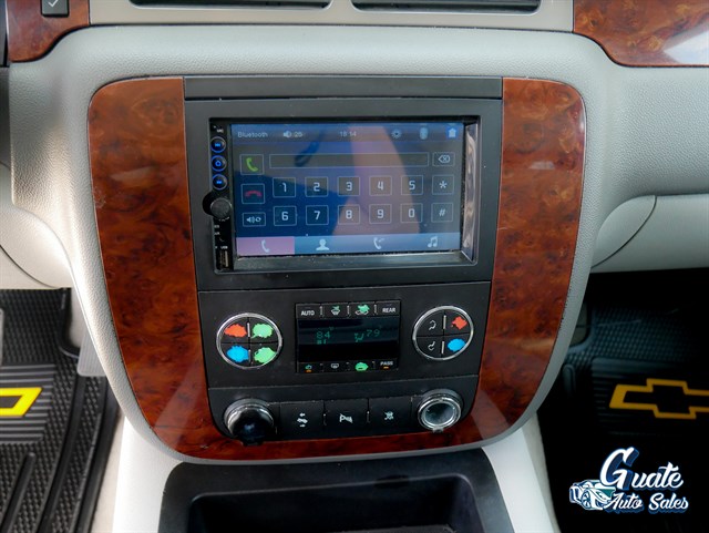 Chevrolet Suburban photo 7