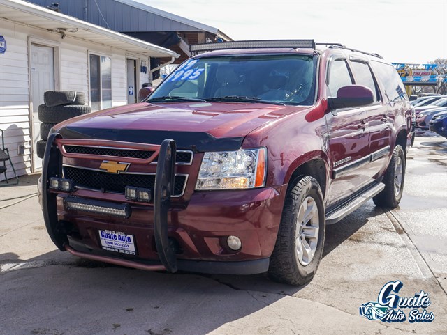 Chevrolet Suburban photo 3