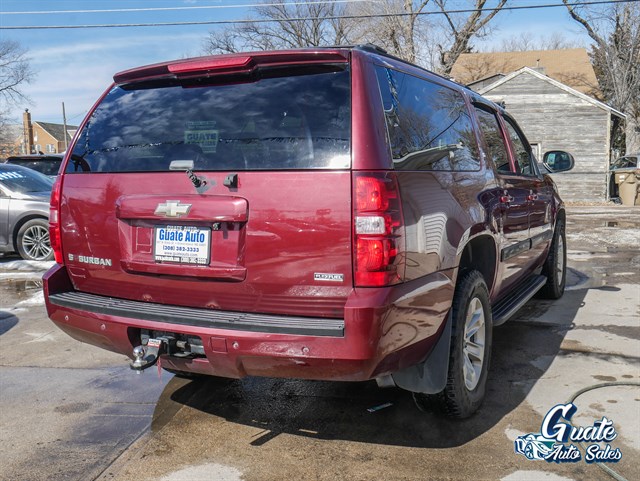 Chevrolet Suburban photo 12