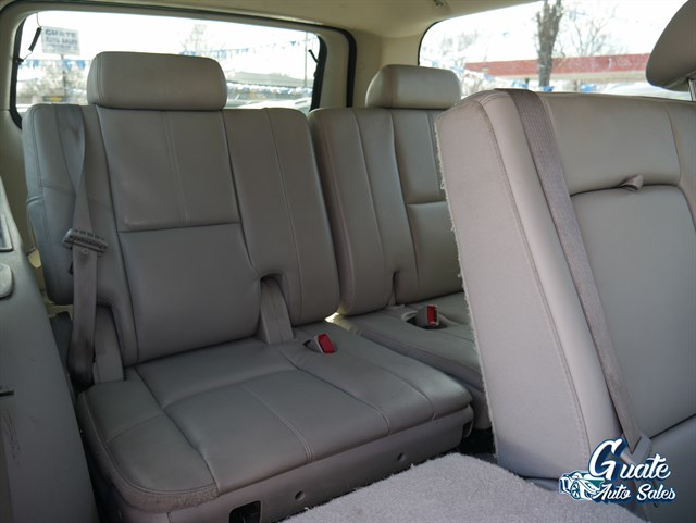Chevrolet Suburban photo 14