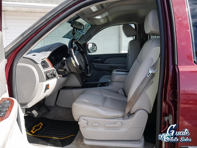 Chevrolet Suburban photo 5