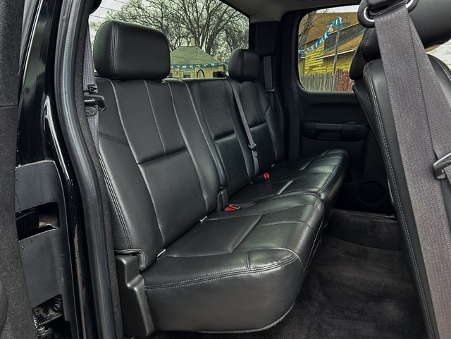 Chevrolet Silverado photo 14