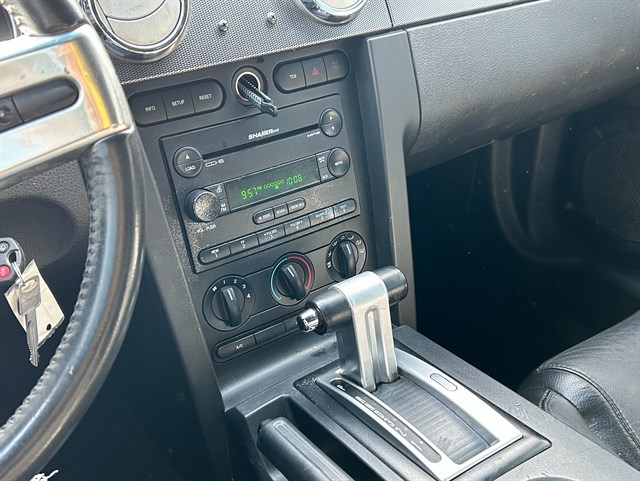 Ford Mustang photo 7