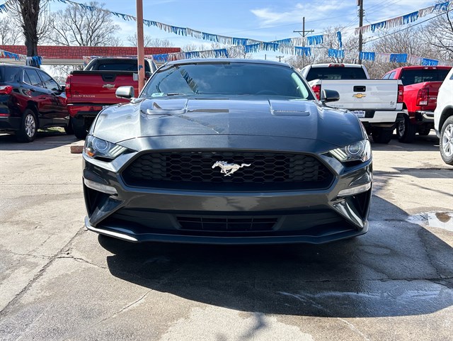 Ford Mustang photo 2