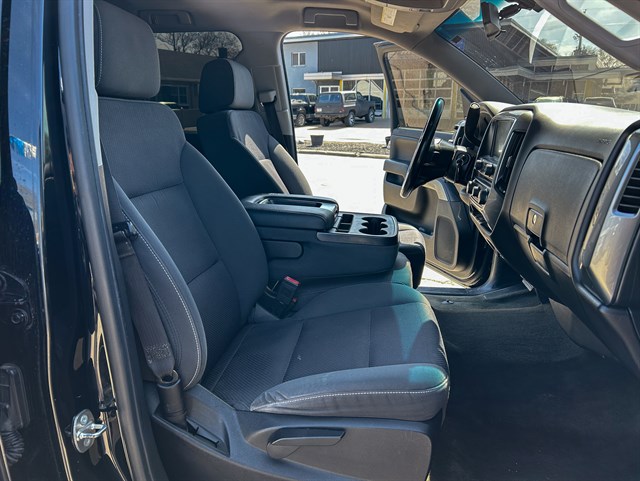 Chevrolet Silverado photo 19