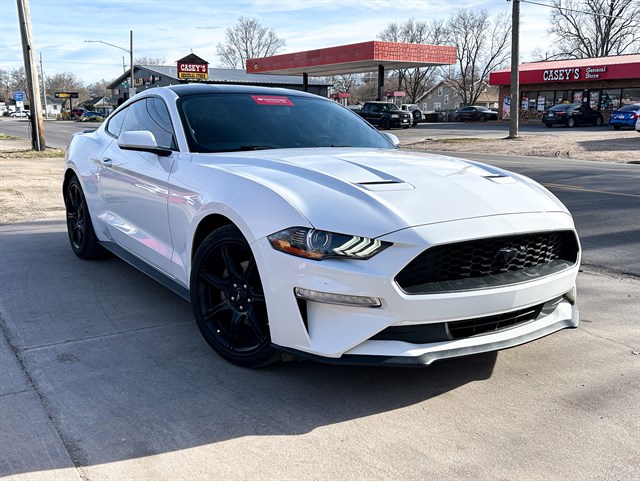 Ford Mustang photo 2