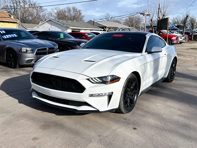 Ford Mustang photo 4