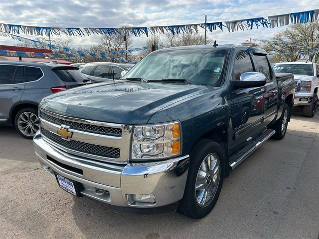 Chevrolet Silverado photo 3