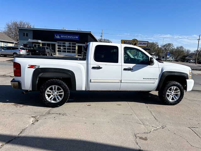 Chevrolet Silverado photo 11