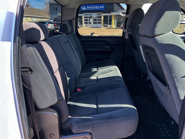 Chevrolet Silverado photo 14