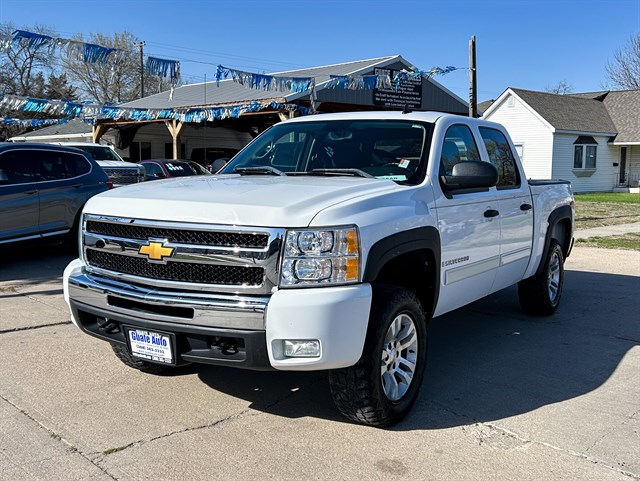 Chevrolet Silverado photo 3