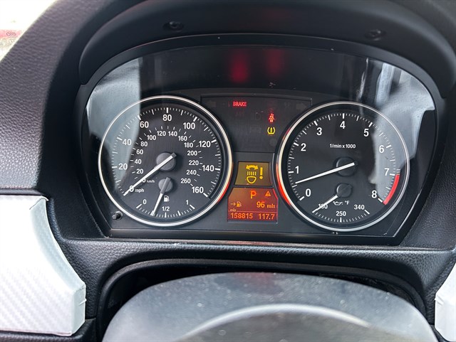 BMW 3 Series photo 5